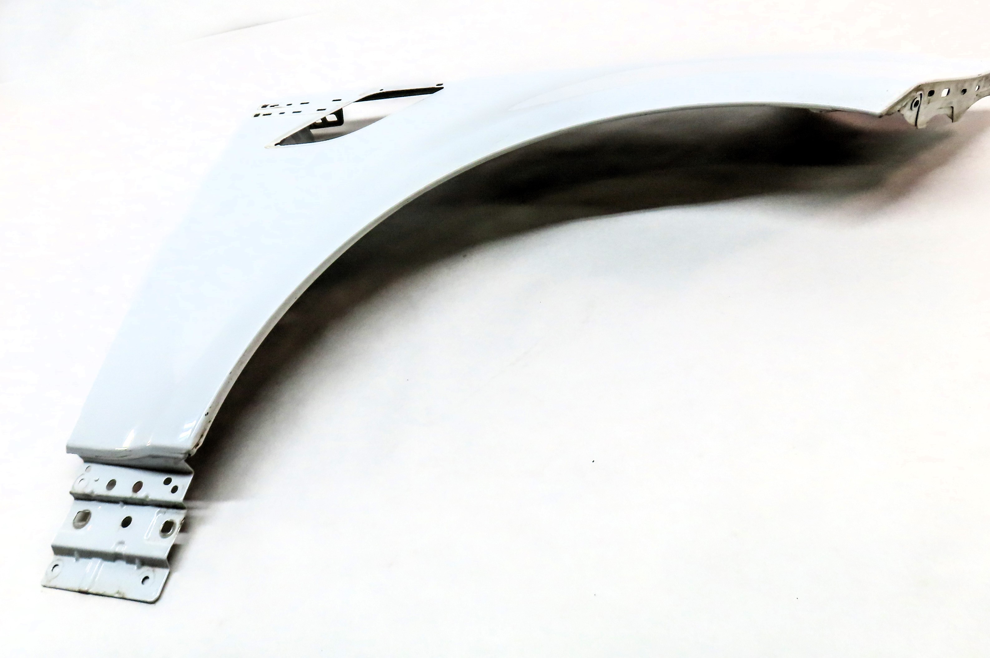 2014-2017 RANGE ROVER SPORT (L494) FRONT RIGHT PASSENGER FENDER (WHITE) — exact item pictured